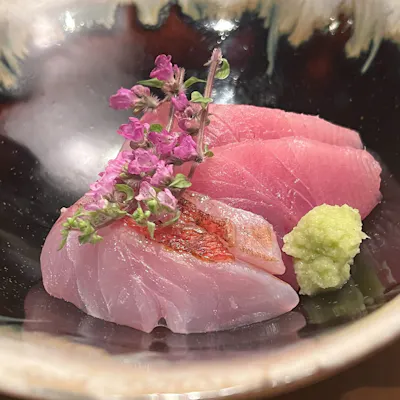 厳選された鮮魚と打ち立てのこだわり蕎麦をご堪能