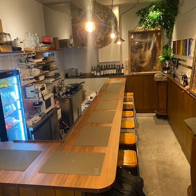 ワインの貯蔵庫をイメージしたお洒落空間 洗練された空間で素敵なお食事をぜひ