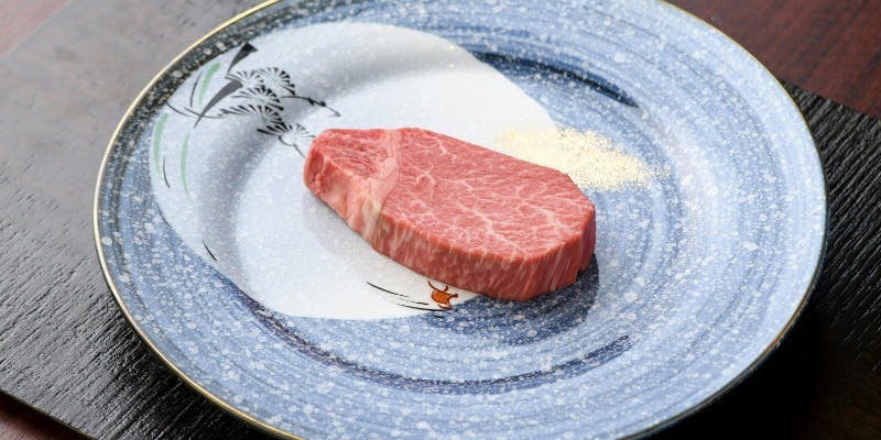 黒毛和牛サーロインステーキに神戸牛、松坂牛を堪能 「頂」コース