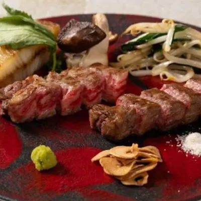 神戸牛などの厳選素材を使った、鉄板料理、和食、海鮮をご提供