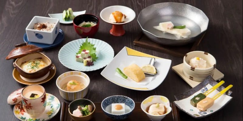 【梅の花懐石】梅の花の魅力が集結した創作懐石 全14品（鍋物：湯豆腐）