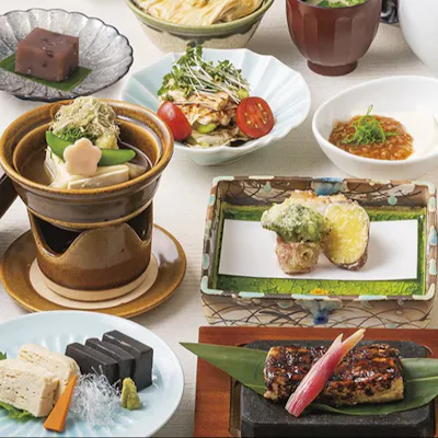 湯葉と豆腐にこだわった、彩りあふれる懐石料理