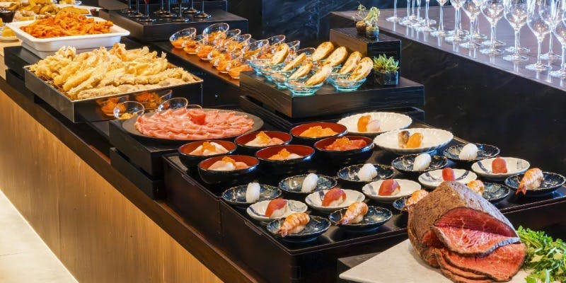 ＜平日＞お寿司や天ぷらをメインとした約50種類以上のブッフェスタイルで堪能！＋アルコール飲み放題付き