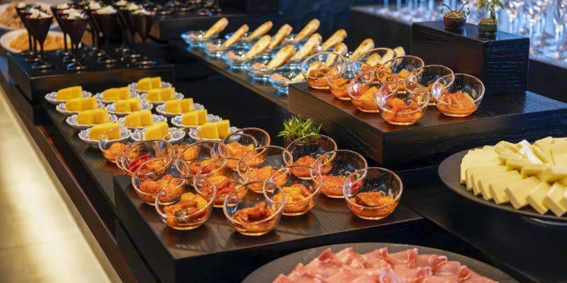 ＜土日祝＞お寿司や天ぷらをメインとした約50種類以上のブッフェスタイルで堪能！＋アルコール飲み放題付き