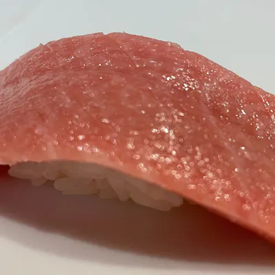 名店仕込みの技と旬を味わう、こだわりの鮨