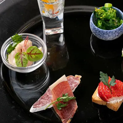 お酒と楽しむメニューの数々