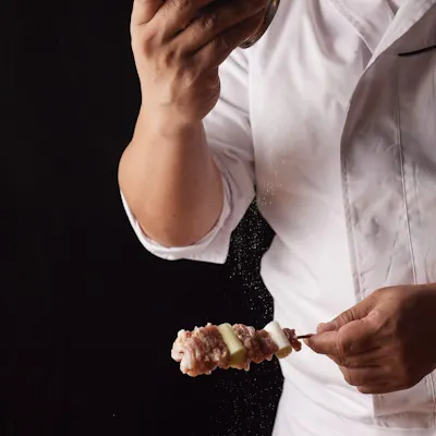 職人技が生む、極上の焼鳥と旬の味わい