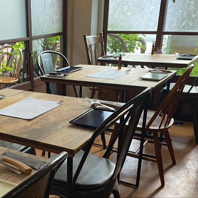 温かい雰囲気の店内