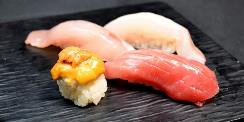 名物鮮魚5種と本日の握り5種と人気のレアカツを楽しめるコース＋15種日本酒3h飲み放題（個室確約）