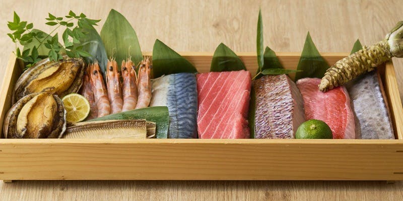 全て個別盛り　名物鮮魚7種と本鮪料理を楽しめるコース＋15種の日本酒3h飲み放題付（半個室確約）