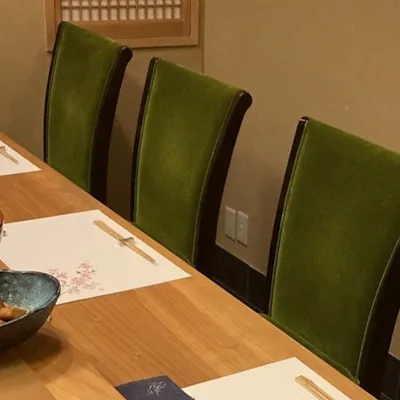 昭和歌謡が流れる和食体験