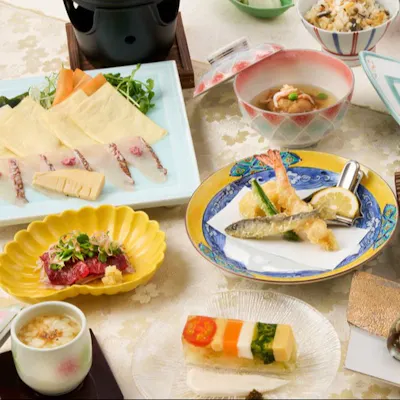 湯葉と豆腐にこだわった、彩りあふれる懐石料理