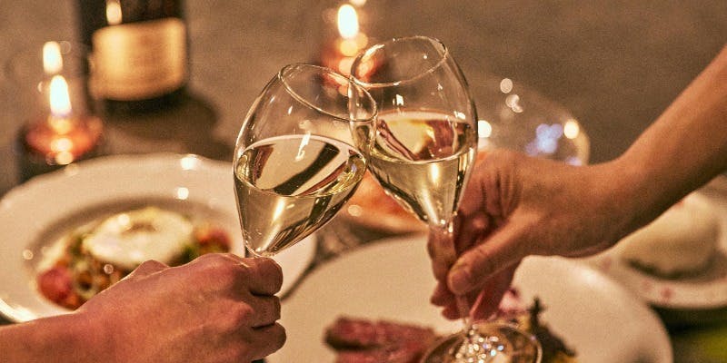 【Xmas2025】自家製チーズ 贅沢Wメインと生パスタを楽しむ特別ディナー全7品＋乾杯酒付き（窓側）