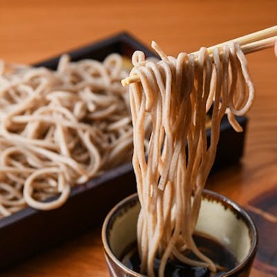 薫り高い石臼挽き蕎麦の風味とこだわりの江戸前つゆ