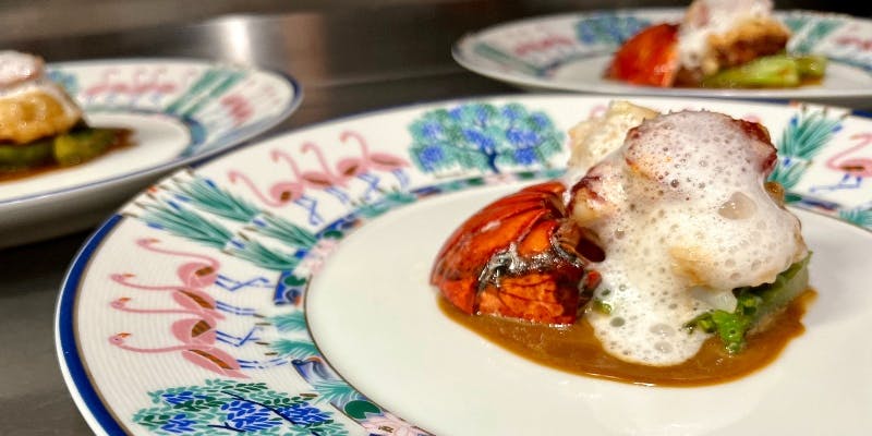 anniversaryコース　～オマール海老・おおいた和牛イチボ肉など全8品～＋デザートと一緒にお花のプレゼント