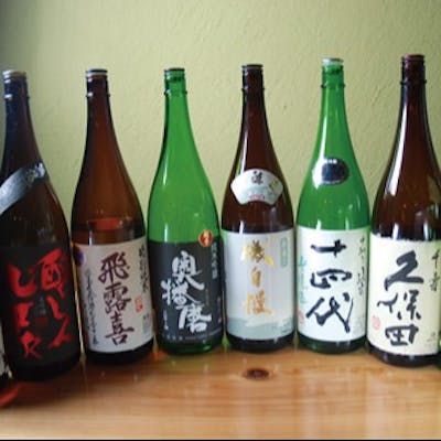 料理に合う一杯を店主が厳選。香り豊かな味わいを堪能。