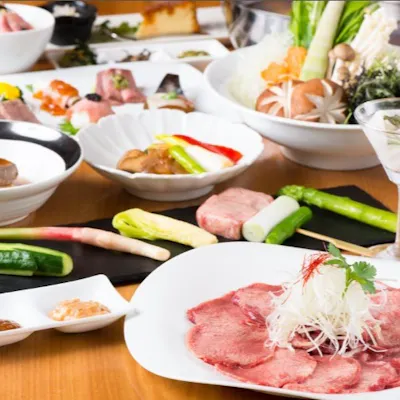 希少なたん元を贅沢に使用。テールスープで楽しむ牛タンしゃぶしゃぶは、大人のご褒美。
