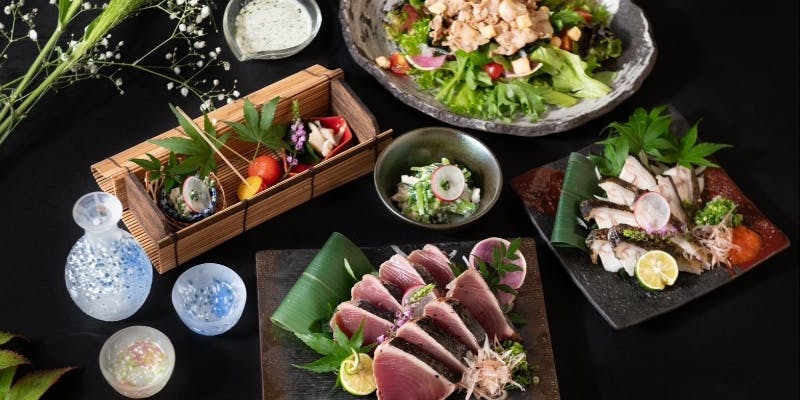 【豪華皿鉢盛りコース】本まぐろ入り豪華皿鉢（さわち）盛、四万十ビール牛ステーキ、うなぎ蒲焼など全20品