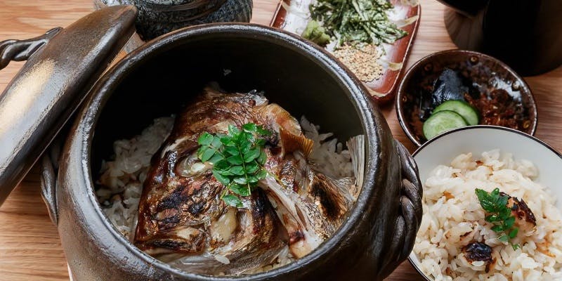 【然】旬の食材を使用した「造り」や「焼物」「揚物」などのほか〆に「鯛釜飯」を堪能