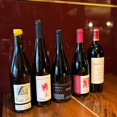 ソムリエの資格を持つシェフが厳選した、珠玉のワインをご用意しております。