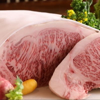 旬の味わいが光る、職人技の鉄板焼き