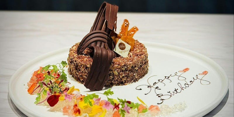 【煌】ホールケーキ＋タンや上赤身・特選ロース焼きすきの食べ比べなど11品（個室確約）