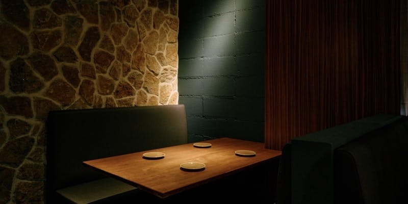 【120分飲み放題付】はじめてのラム体験コース　ラム串や鶏の上レバー紙やきマトンセットなどが楽しめる！