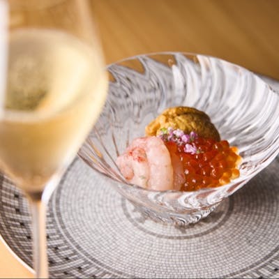 魚料理からこだわりの逸品まで揃うシェフ自慢のコースをどうぞ