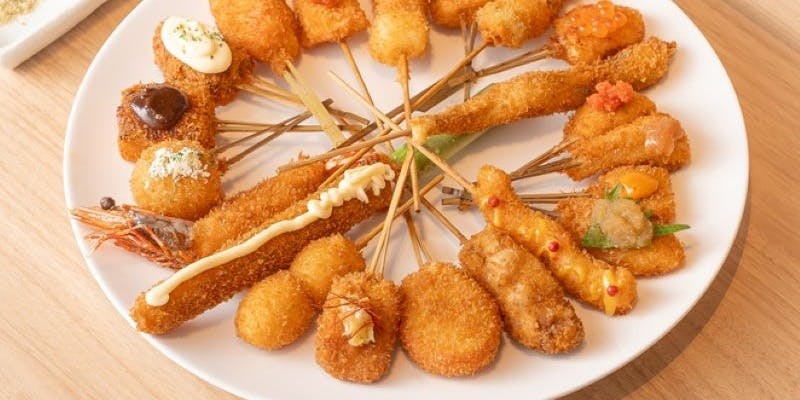 【宴会特別コース 乾杯ドリンク付】海鮮・肉・野菜・その他串15本程度、だし茶漬け、デザート等（8名～）