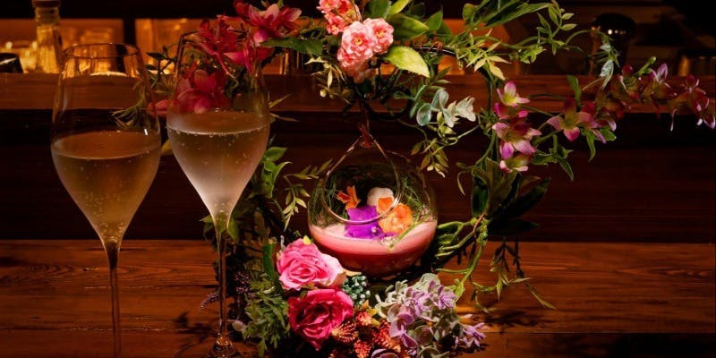 【誕生日・記念日限定コース】まるで花束の様なオリジナルグラスで提供する季節のフルーツカクテル