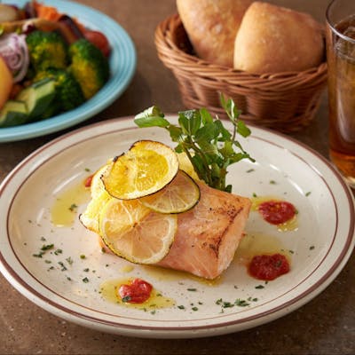 旬と彩りが織りなす、モダンイタリアン