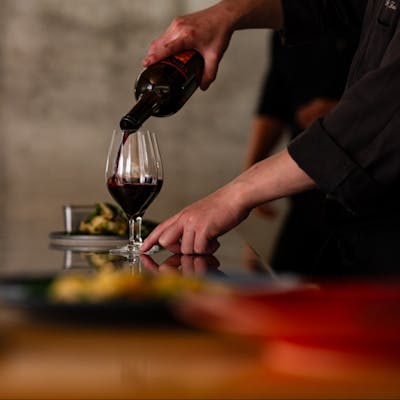 常時8種類以上のグラスワインを提供