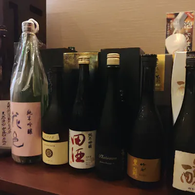 日本酒のプロが厳選、おまかせで日本酒ペアリング