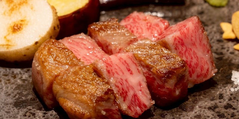 【彩コース】松坂牛A5サーロインや大タラバ蟹、デザートまで揃えた鉄板焼きの王道コース＋2時間飲み放題