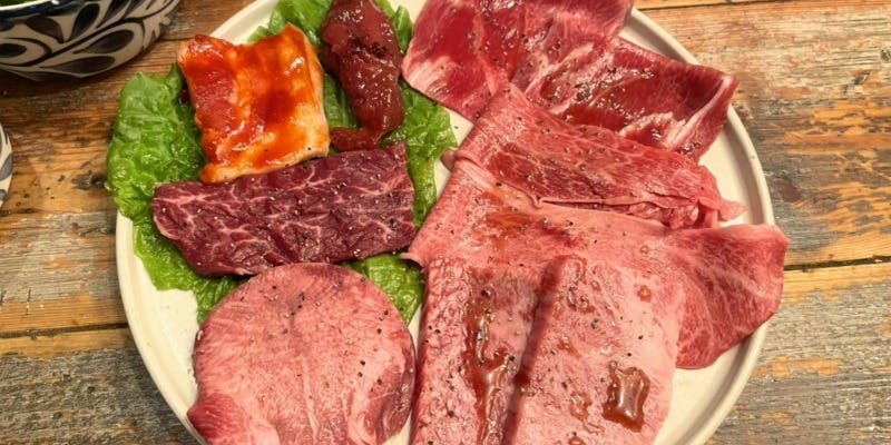 【食べ比べ8種の焼肉セット】熟成タン、上カルビ、肩ロースなど