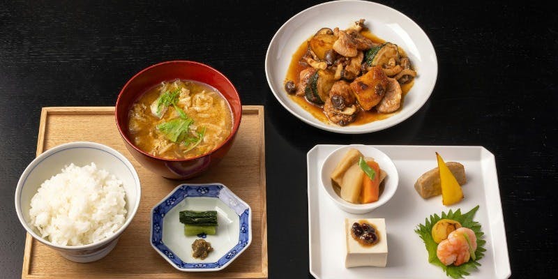 昼のおすすめ　主菜が選べる前菜4種盛り　