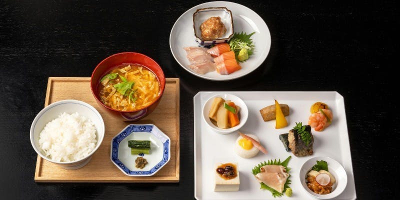 昼のおすすめ　主菜が選べる前菜8種盛り　