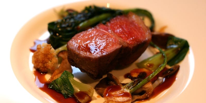 【一休会員限定特別コース】シェフのスペシャリテ、前菜3品、魚料理、肉料理など　全8品