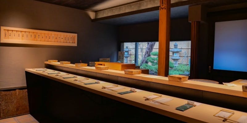 【鮨きコース】鮨12貫・江戸焼き・赤だし　ハイクオリティな立ち食い鮨を堪能