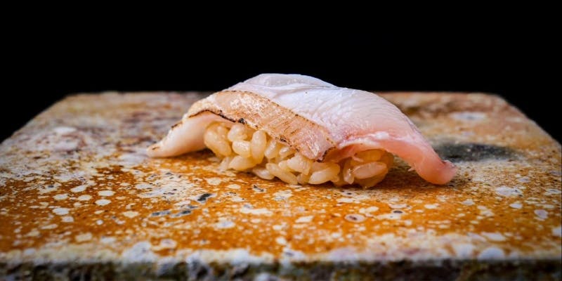 【ランチ限定コース】鮨10貫・江戸焼き・赤だし　ハイクオリティな立ち食い鮨をお昼から堪能