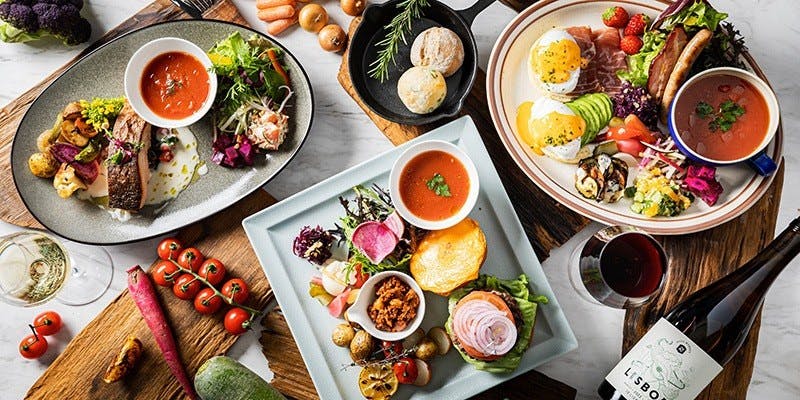 【ランチ】選べるメインプレート、スープ＆パンも付いた土日祝限定ブランチ