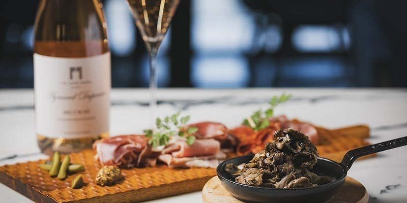 【ディナー】シャルキュトリー盛合わせで乾杯＋フリーフロー 90分ラストオーダー（お席の制限時間無し）