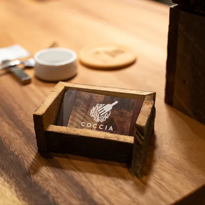 二つの顔を持つ隠れ家 - COCCIA、夜は美食、深夜は美酒