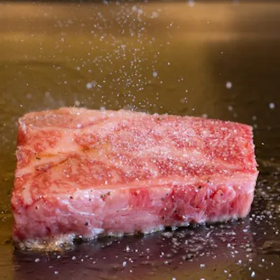 目の前で味わう、極上の神戸牛 - グラン神戸三宮店