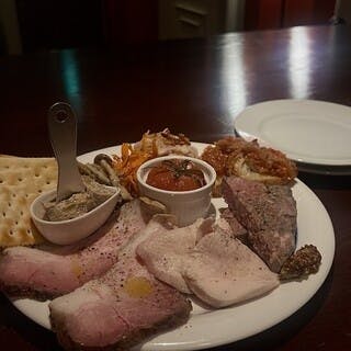 こだわりの前菜が少しずつ いろいろ楽しめる前菜盛り合わせが人気