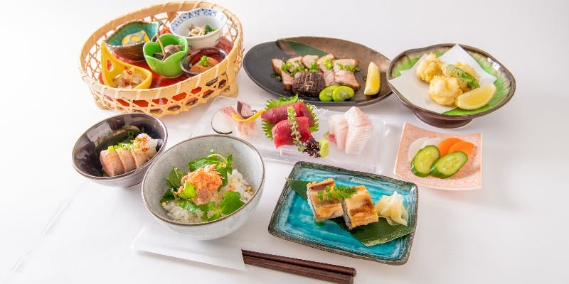 【満足コース】前菜5種、鰻茶碗蒸し、旬魚3種盛り、薩摩黒豚煮、鰻茶漬けなど　全8品