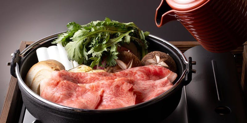 A5ランク黒毛和牛サーロインのすき焼き明星コース＋乾杯ドリンク【ランチ限定】