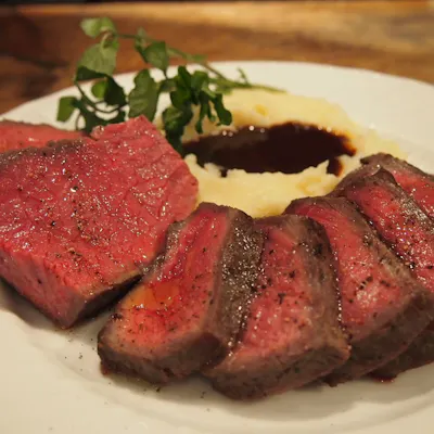 ホテル仕込みの本格料理を、お気軽に