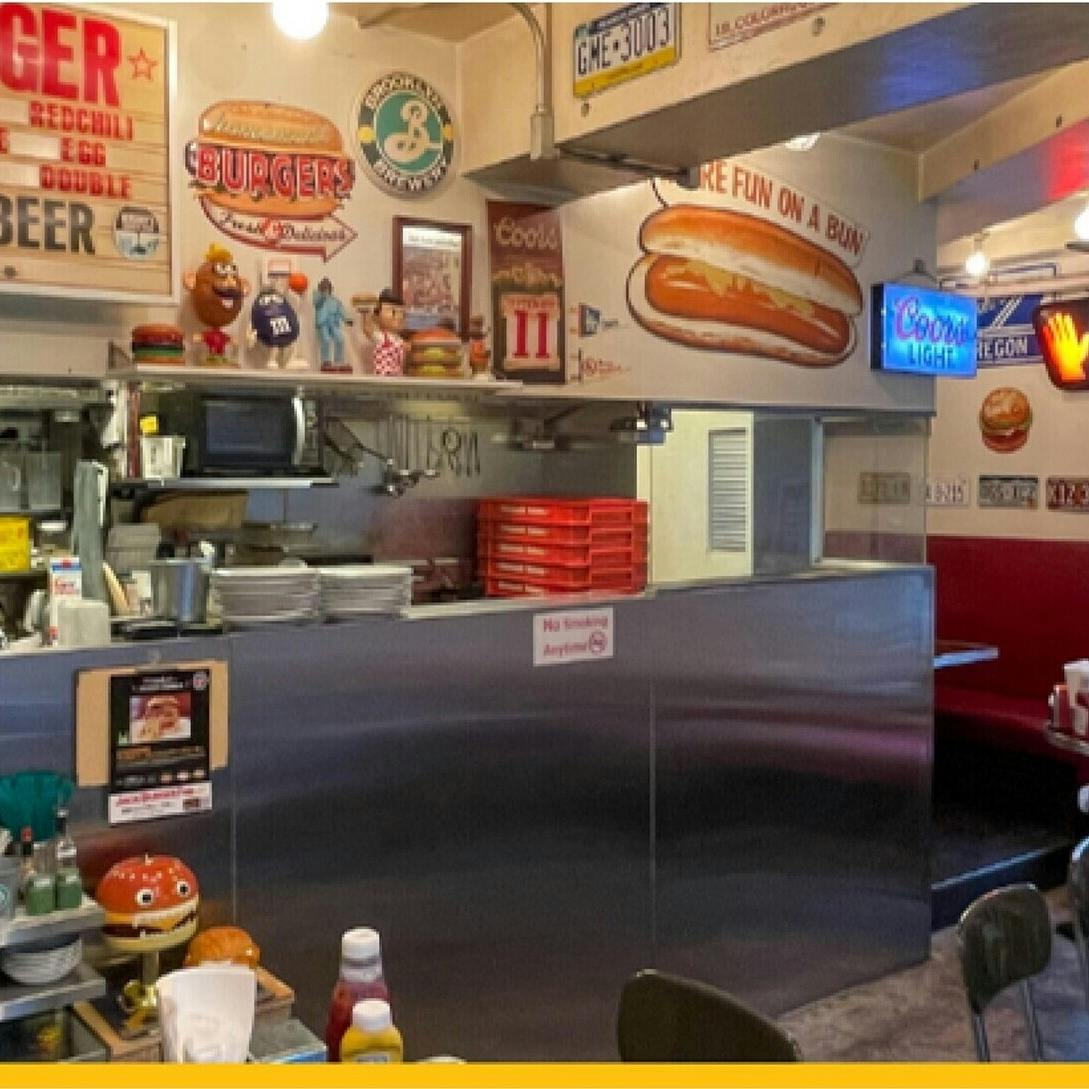 アメリカンな雰囲気漂う店内