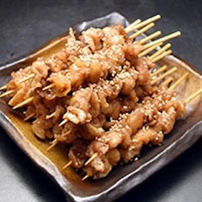 お店仕込みの串焼き、焼き鳥、もつ焼き、肉刺し、モツ煮